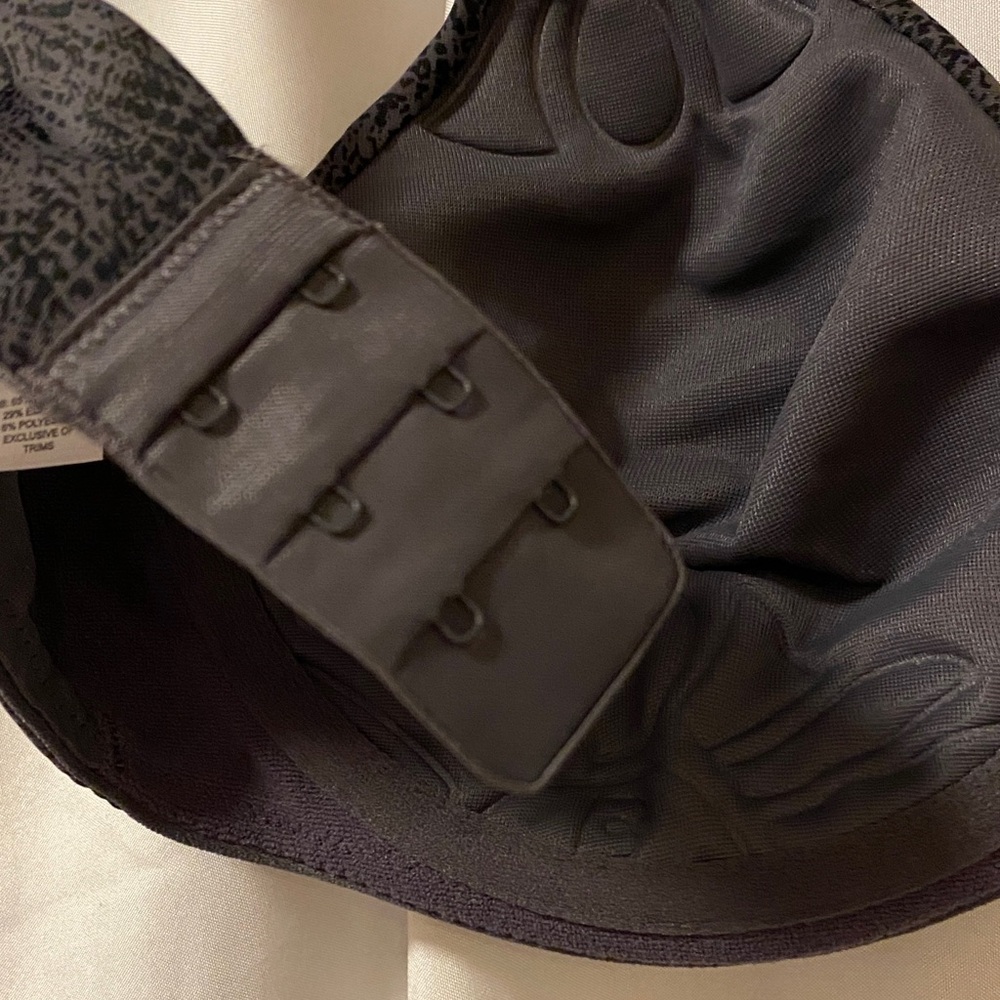 Berlei Textured Black Bra - Picture 10 of 10